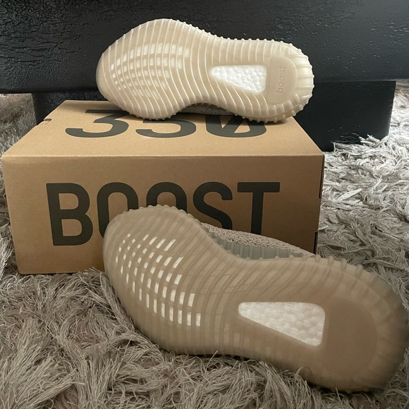 Yeezy Boost 350 V2 Slate NWT- new release 09/2022 size 6 womens/4.5 mens - Picture 5 of 6